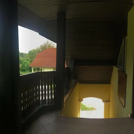 Panorama Elmeny - Es Udulohaz