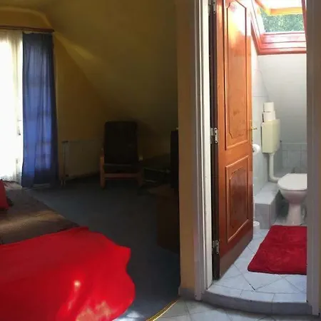 Panorama Elmeny - Es Udulohaz *